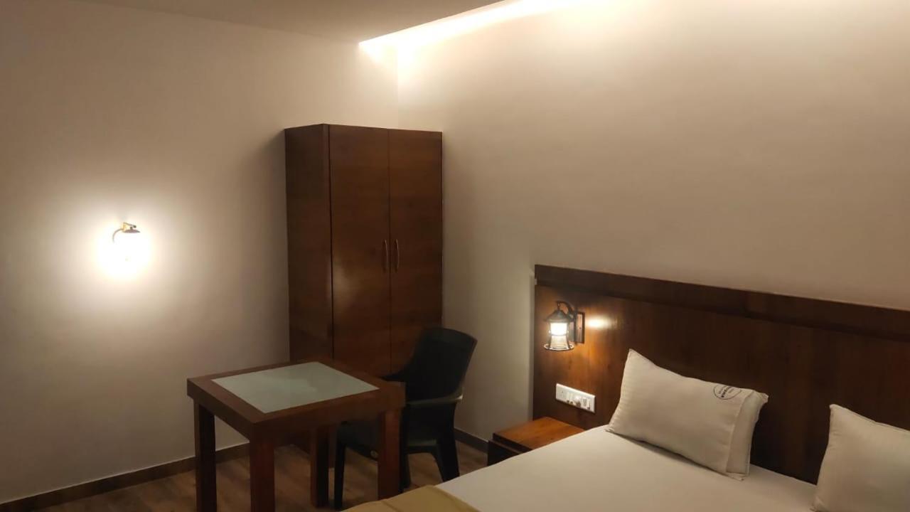 Hotel Anvisha Executive Mangvadi Ngoại thất bức ảnh